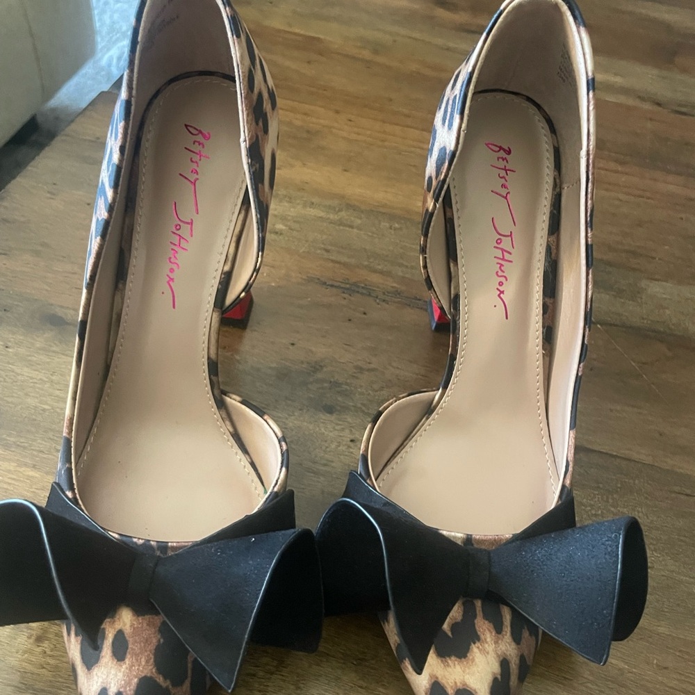 Betsey Johnson Brown and Black Heels with Elegant Bow
